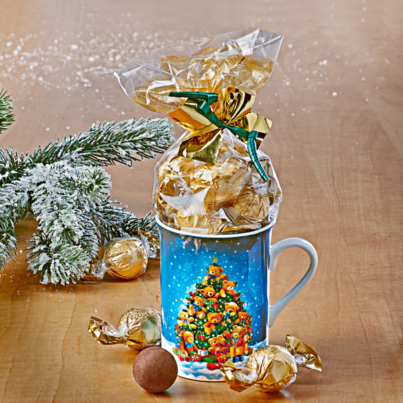 Tasse "Bärchen Weihnachtsbaum" gefüllt mit Pralinenkugeln