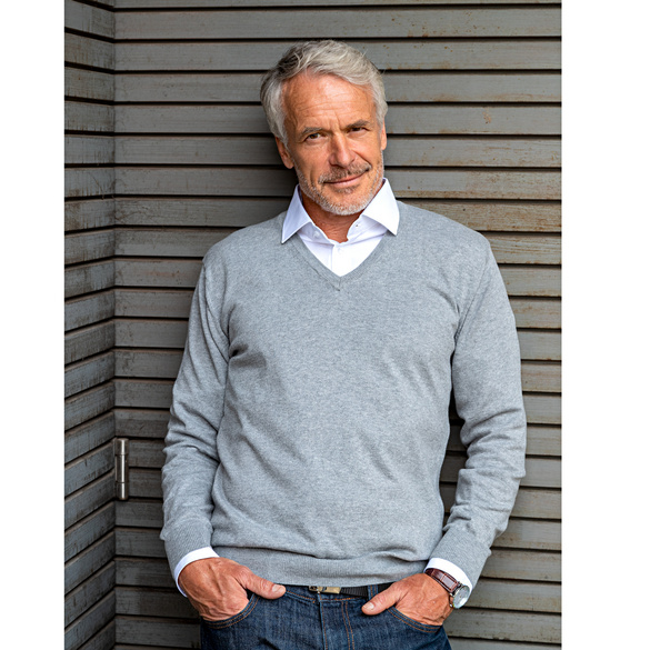 V-Pulli grau