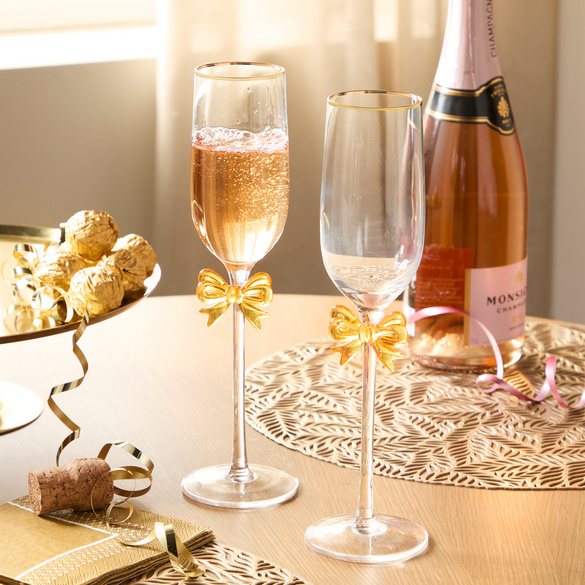Champagnerflöten mit Schleife
