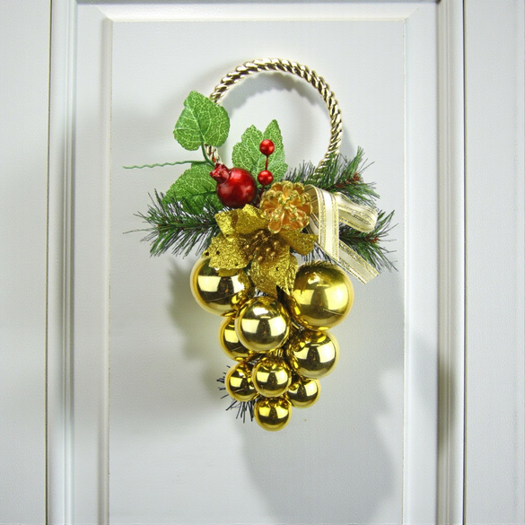 Hängedeko Tannengrün mit goldenen Kugeln