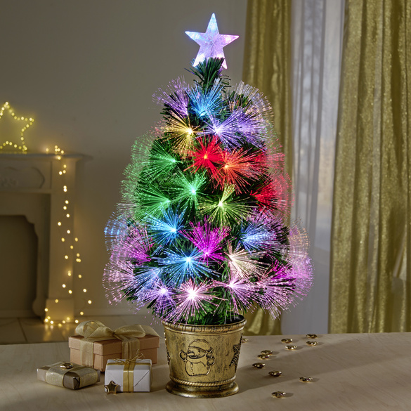 Leuchtender Weihnachtsbaum mit Stern