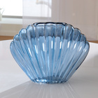 Vase in Muschelform hellblau