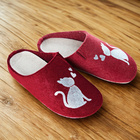 Filz-Pantoffel "Katze" bordeaux