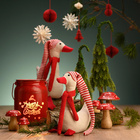 Weihnachtsgans mit gestreifter Mütze Wurm